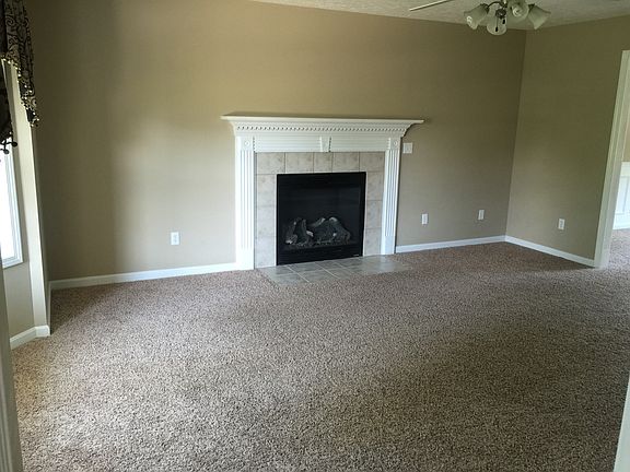 Living Room - Gas Fireplace