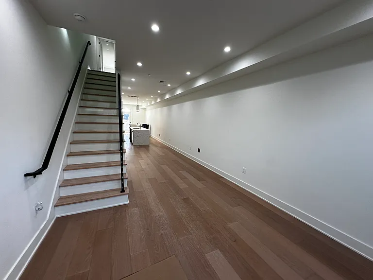 517 M St NE #1 — Photo 16