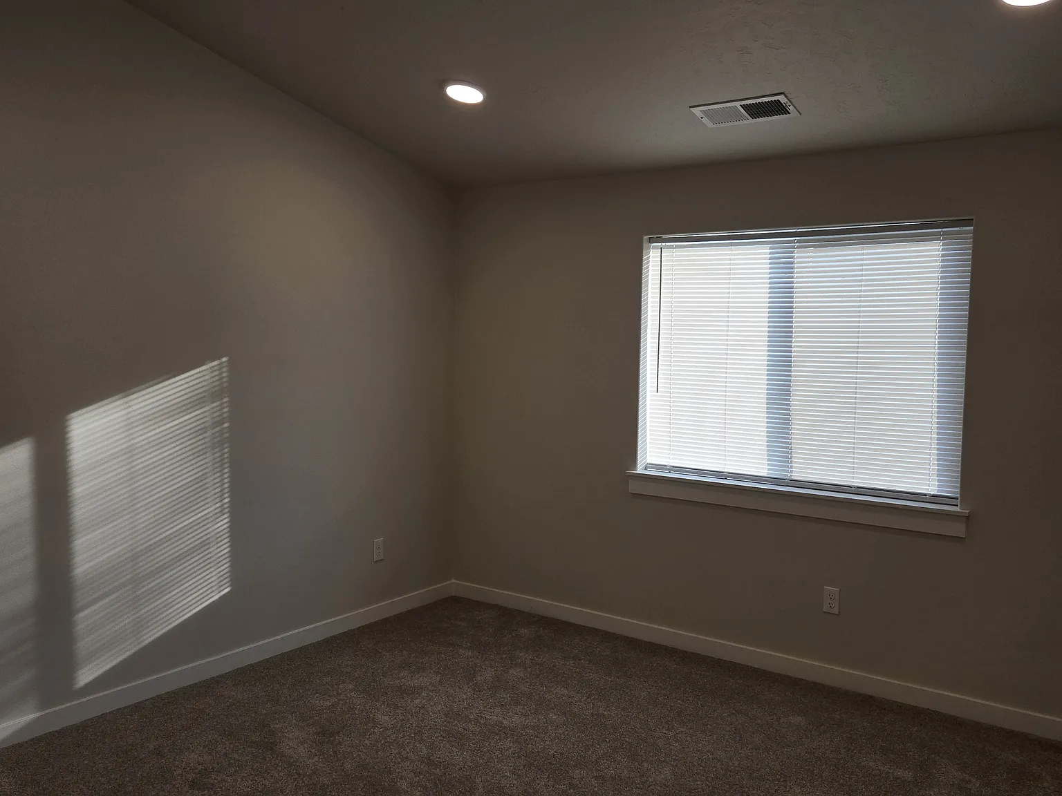 4 bed, 1692 sqft, $2,750 — Photo 3
