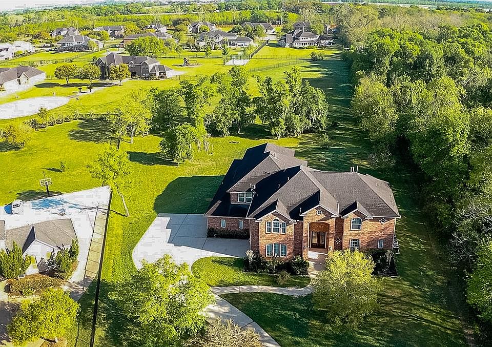 1st image of 4402 Pine Landing Dr