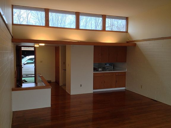 5th image of 2650 University Ave #E