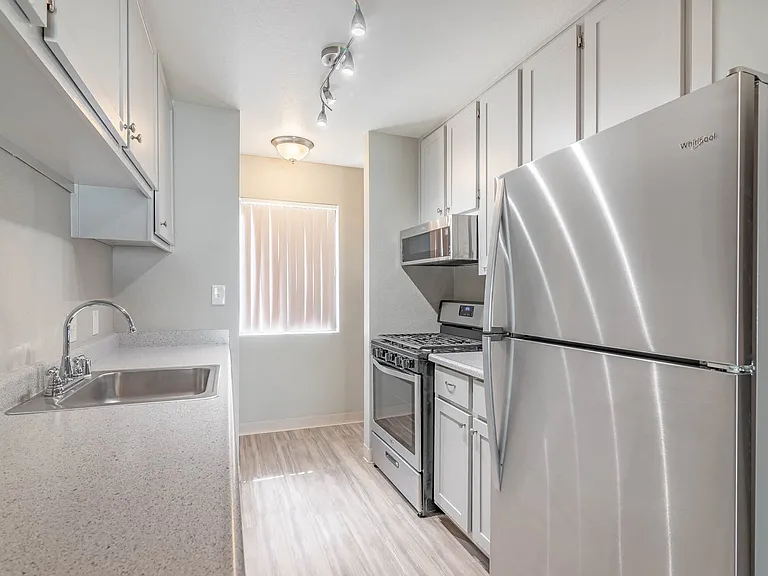 Sunset Ridge Apartments — Photo 14