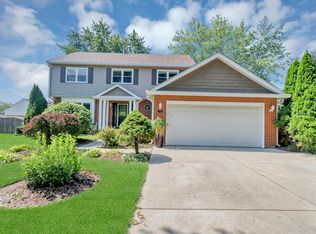 5 Magnolia Ct, Streamwood, IL 60107