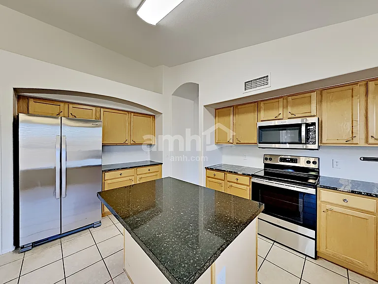 10262 W Patrick Ln — Photo 3