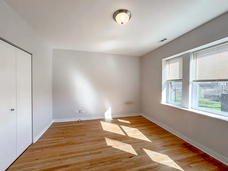 5610 N Western Ave #302 — Photo 19