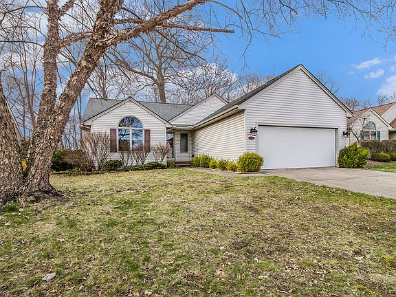 2nd image of 875 Berkshire Dr