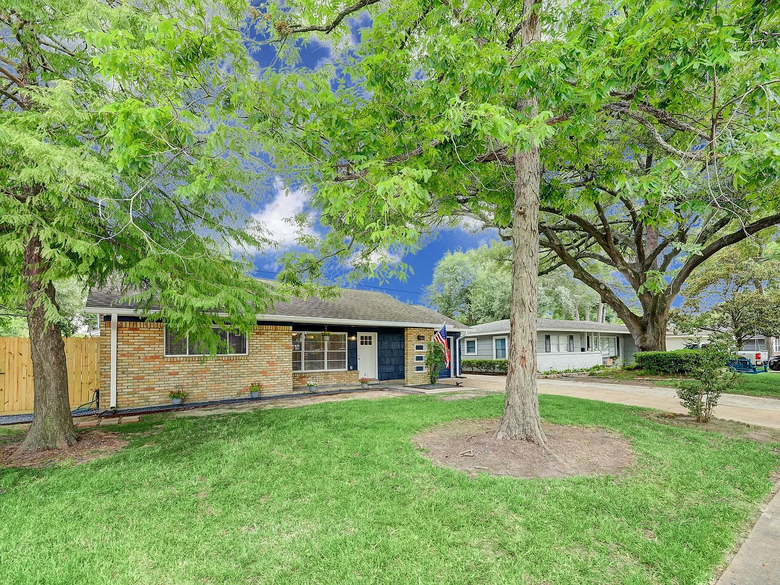 3 bed, 2.0 bath, 1497 sqft, $2,175 — Photo 2