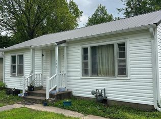 705 E 17th St, Lamar, MO 64759