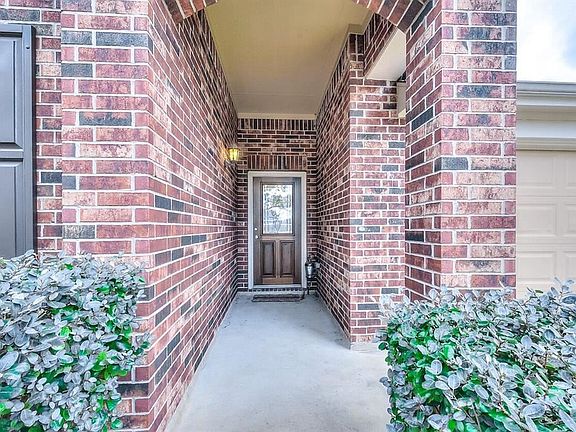 3rd image of 19603 Glenwood Canyon Ln