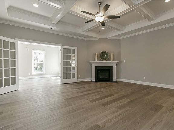 5th image of 2114 Mackenna Dr