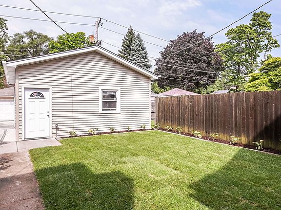 4th image of 1105 Thomas Ave