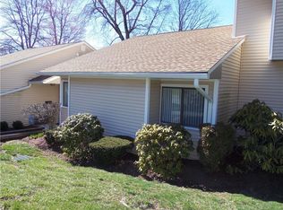 94 Molly Pitcher Ln APT B, Yorktown Hgts, NY 10598
