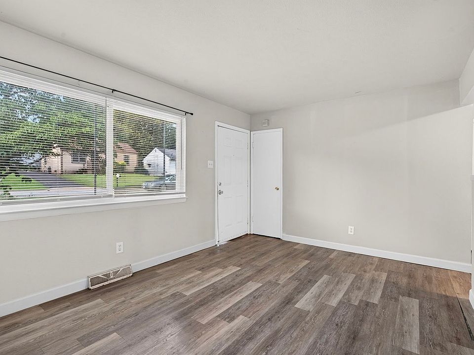 1st image of 225 Flora Dr
