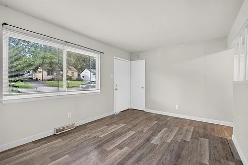 225 Flora Dr Photo 1