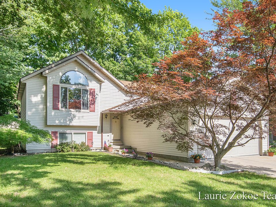 1st image of 754 Faircrest Ave NW