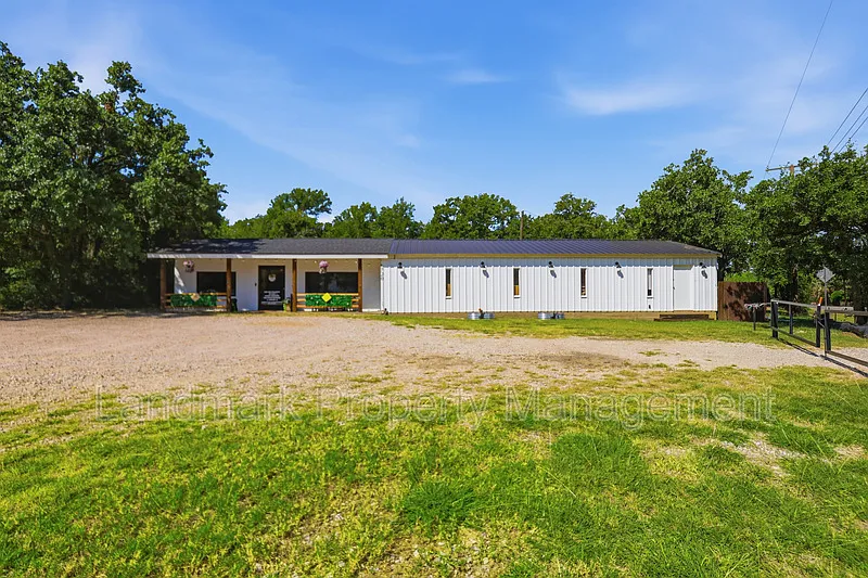 Studio, 1840 sqft, $3,650 — Photo 4