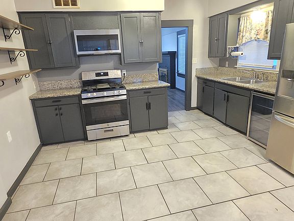 5th image of 2260 E Lewis Ave
