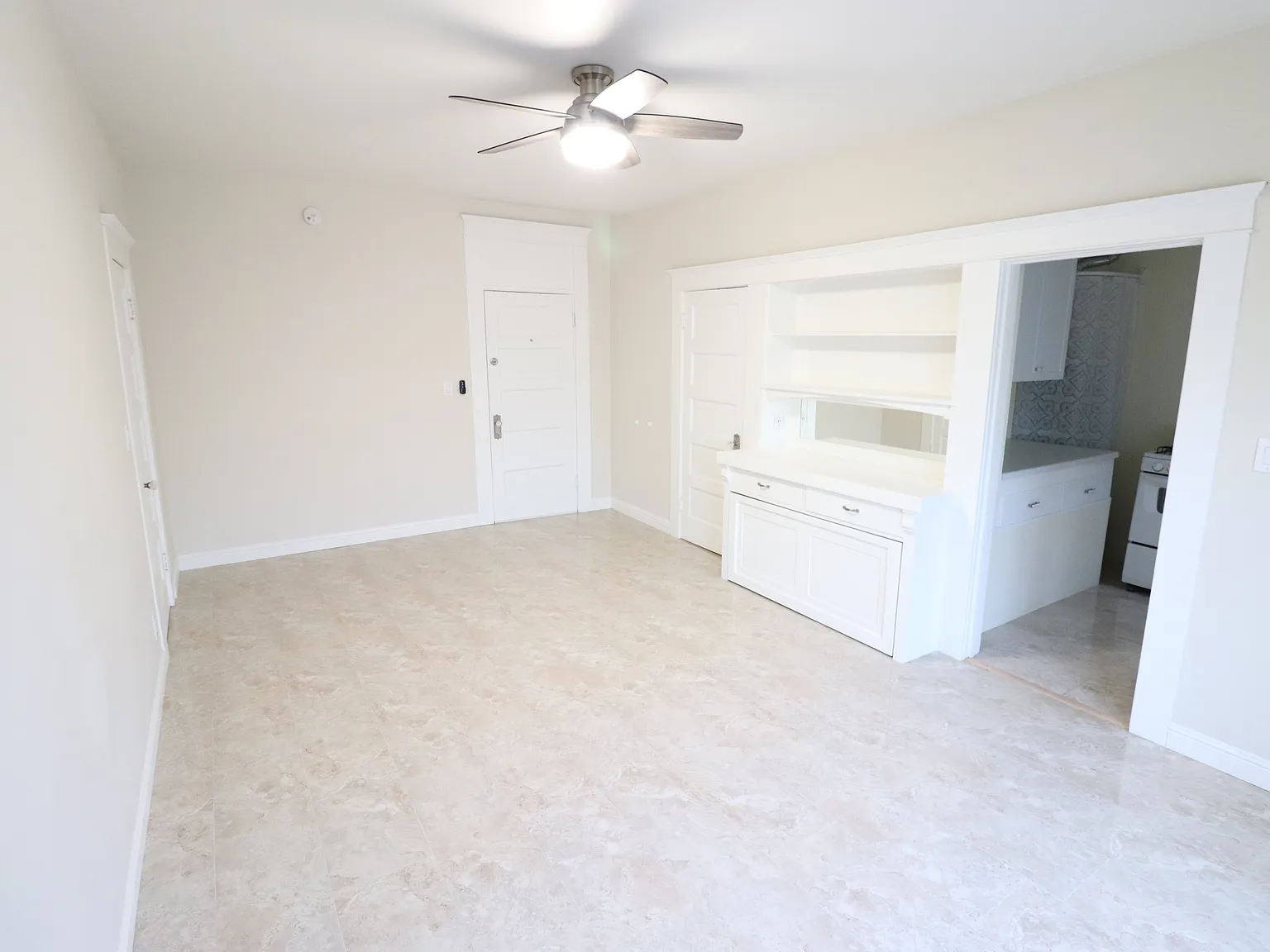 Studio, 400 sqft, $1,550 — Photo 4
