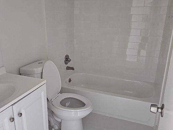 2nd image of 5180 NE 6th Ave APT 613