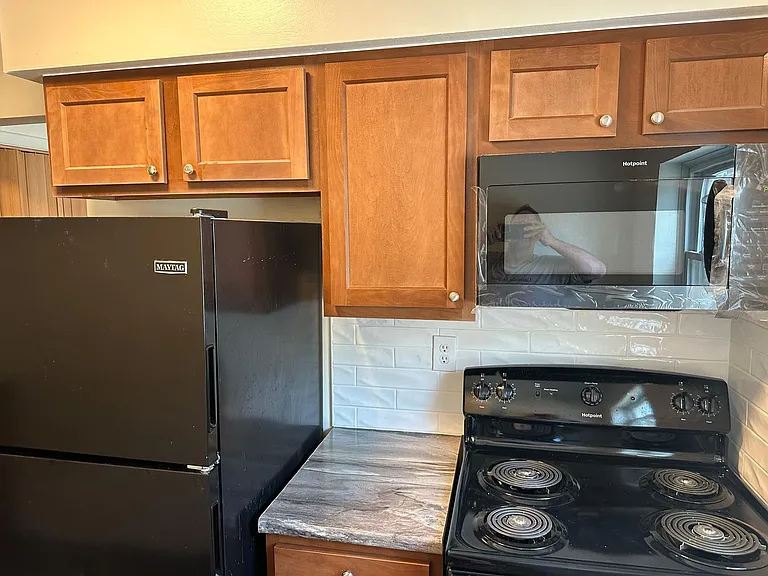 1800 Webster Ave #6 — Photo 16