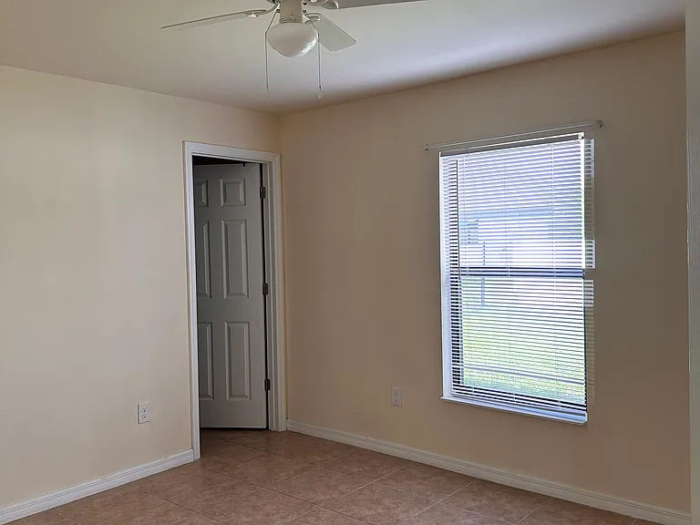 4427 SW 9th Ave — Photo 15