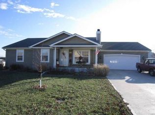 590 Myers Dr, Tonganoxie, KS 66086
