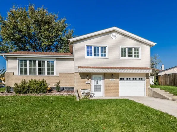 9008 Forest Ln, Hickory Hills, IL 60457