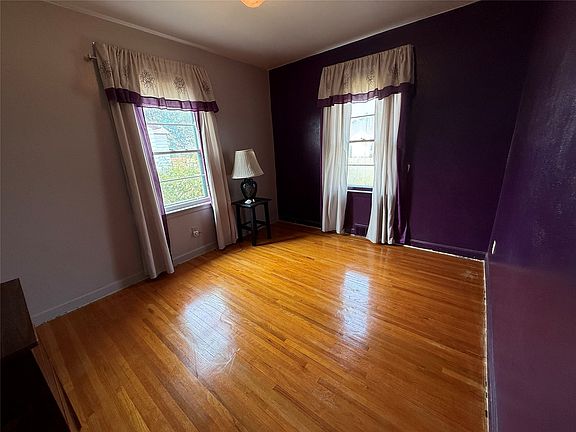 4th image of 305 4th Ave SE