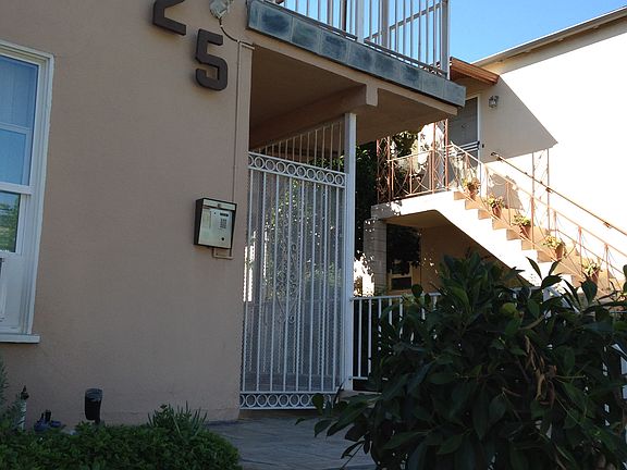 3rd image of 425 S Doheny Dr Unit 5
