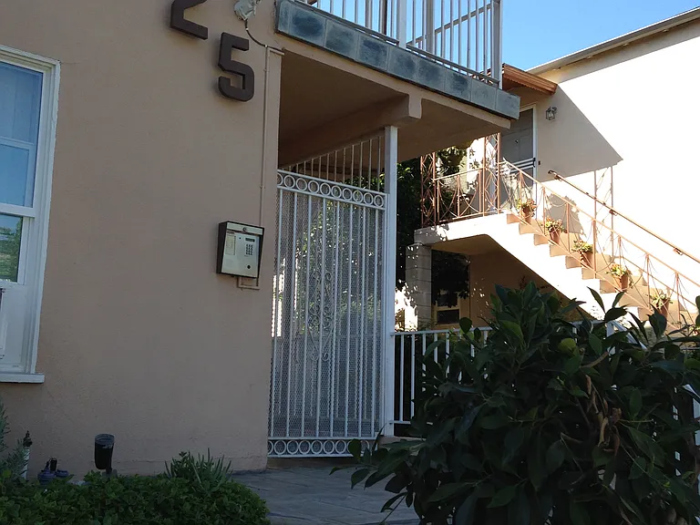 425 S Doheny Dr #5 — Photo 3