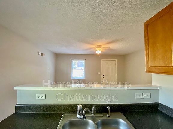 4th image of 141 Hollyberry Ln
