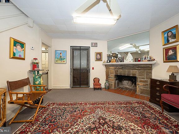 3rd image of 40 Rock Hill Rd