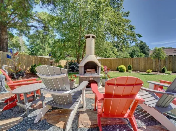 8479 Lynn River Rd, Norfolk, VA 23503