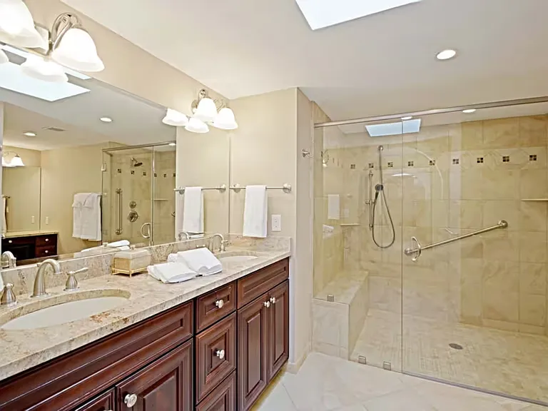 6318 E Kelton Ln — Photo 14