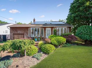 75 Linden St, Massapequa Park, NY 11762