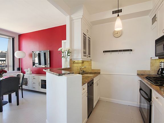 3rd image of 108 5th Ave APT 19A