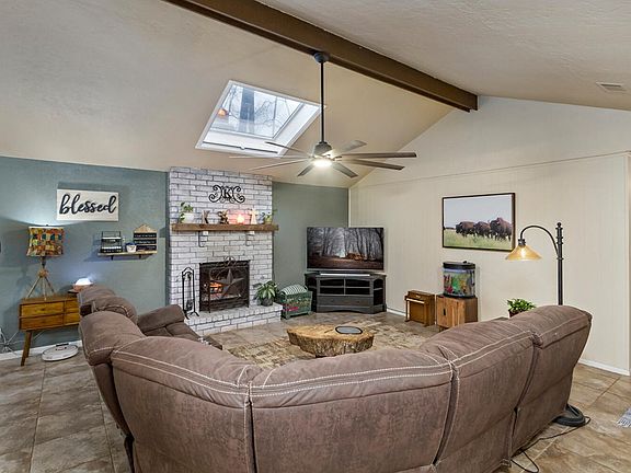 4th image of 6625 Oakcrest Dr
