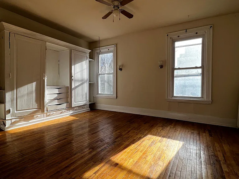 2113 Spring Garden St #2F — Photo 2