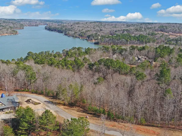 580 N Edgewater Trl, Toccoa, GA 30577