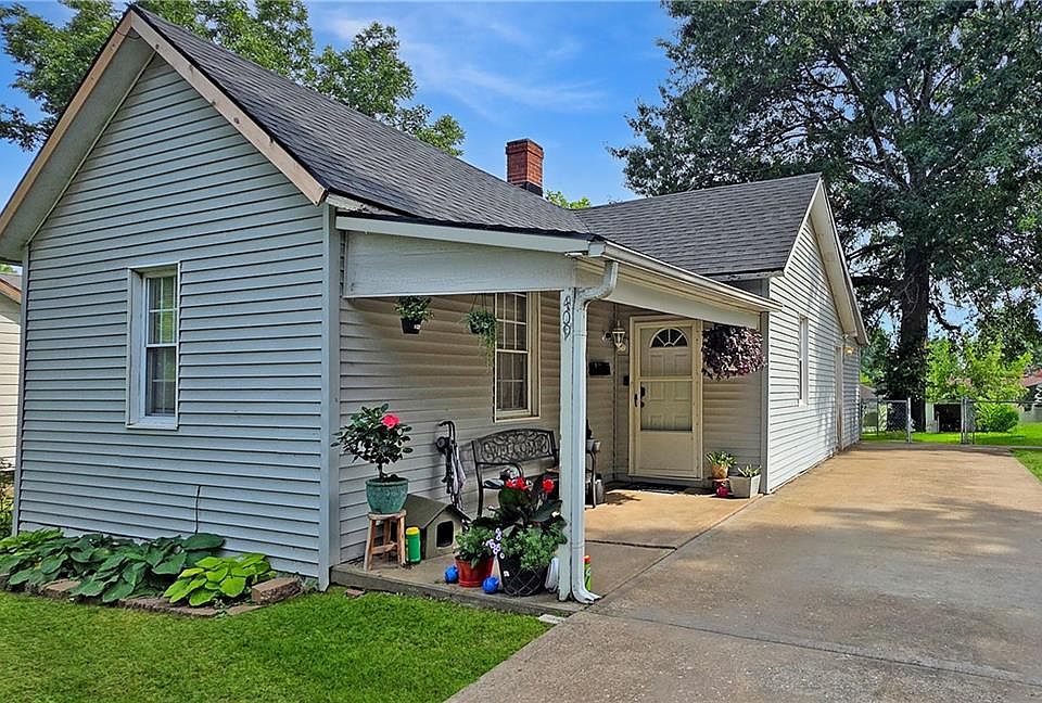 1st image of 409 W 26th St