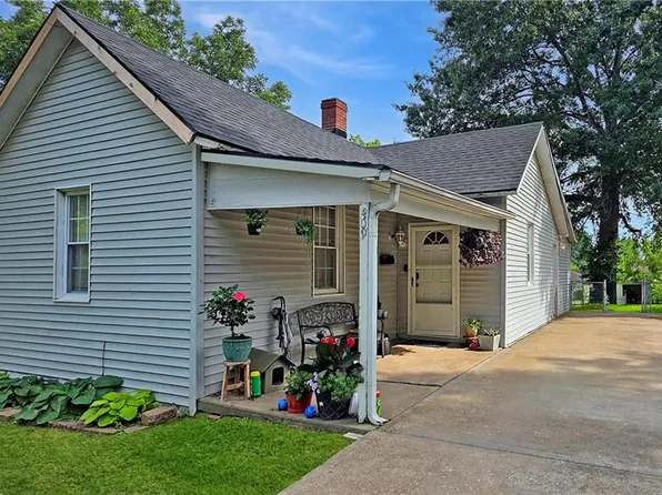 409 W 26th St, Higginsville, MO 64037