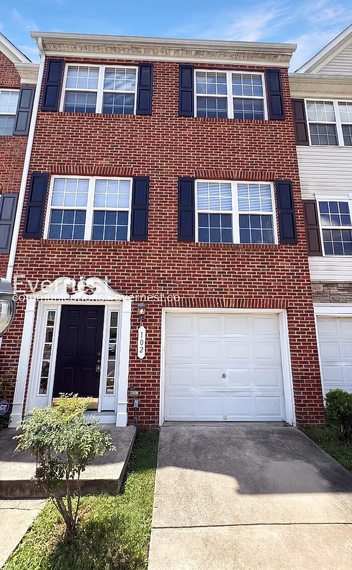 3 bed, 3.0 bath, 1830 sqft, $2,595 — Photo 2