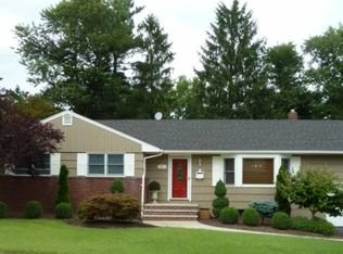 818 River Dell Rd, Oradell, NJ 07649