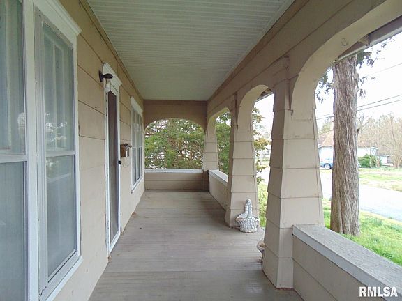 2nd image of 818 Illinois Ave