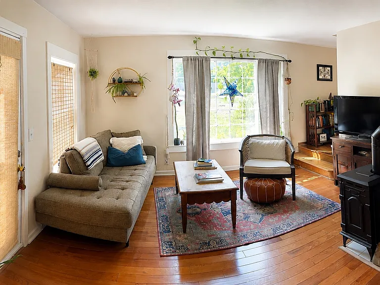 1311 S Crestline St — Photo 7