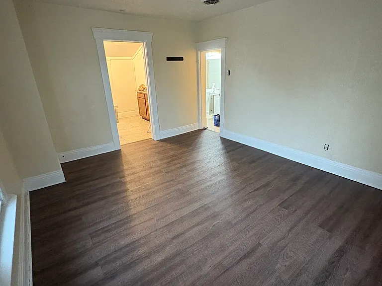 489 Sumner St — Photo 8