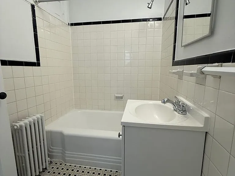 2060 N Vermont Street — Photo 12