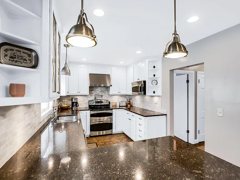 2616 S Madison St — Photo 10
