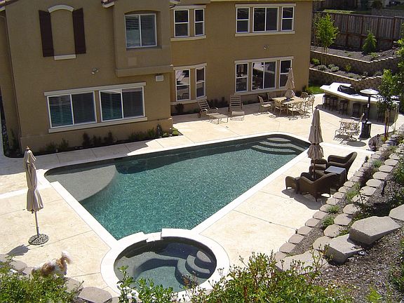 Pool view from the Vineyard