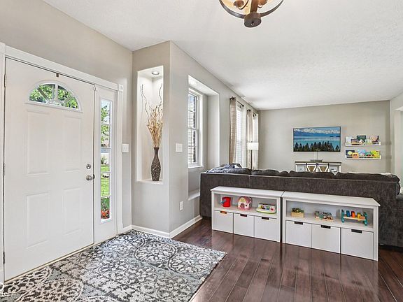 5th image of 301 Cobblesprings Ct